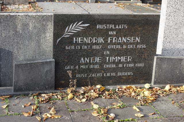 Het graf van Hendrik Fransen en zijn echtgenote Antje Timmer. Bron: graftombe.nl